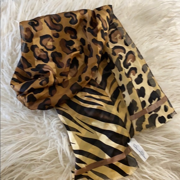 Oscar de la Renta Accessories - Vintage Oscar Dela Renta scarf